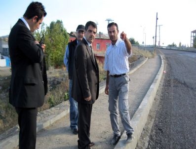 NEVZAT BOZKUŞ - Kars’ta Mihralibey Köprüsü Önüne Orta Refüj ve Kaldırım Yapıldı