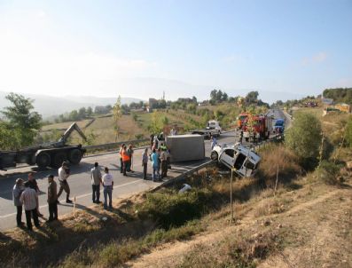 Kocaeli'de Trafik Kazası: 2 Ölü, 1 Yaralı