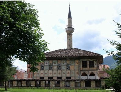 Makedonya'da Rengarenk Cami İlgi Odağı