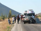 Otomobille Kamyonet Çarpıştı: 7 Yaralı