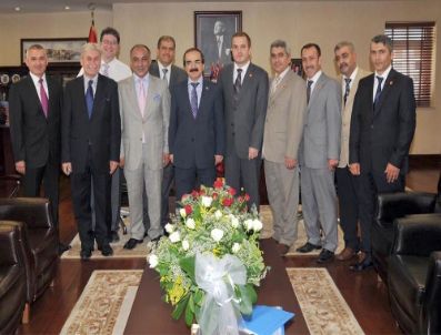 ÜMIT ÖZLÜ - Tümsiad Heyeti Vali Coş'u Ziyaret Etti