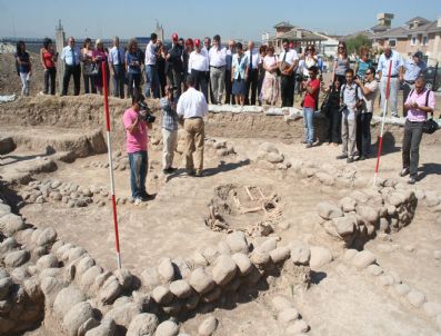 CANDEĞER YıLMAZ - Yeşilova Höyüğü'nde Kazı Çalışmaları
