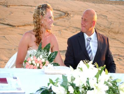 10 Yıldır Tatile Geldikleri Antalya'da Evlendiler