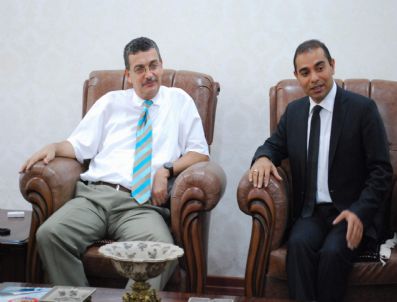 İBRAHIM GENÇ - Ak Parti İlçe Teşkilatı Vali Güvenç'i Ziyaret Etti