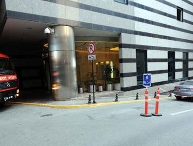 YUSUF MAYDA - Asansörde sıkışarak can verdi