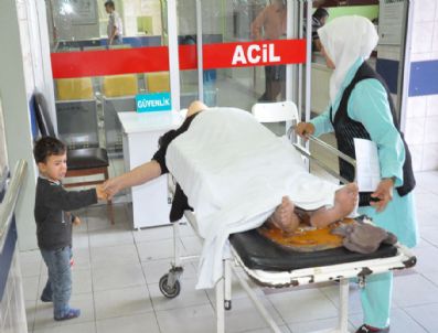 ALI BALCı - Küçük Murat, kazada yaralanan anneannesinin elini bir an olsun bırakmadı