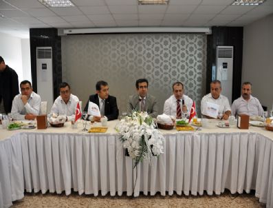 ÇEŞMELI - Vali Güzeloğlu'nun Sektör Buluşmaları