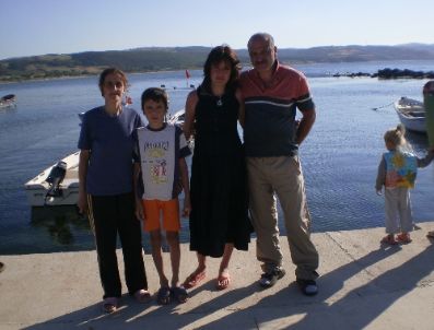 SÜLEYMAN ÇELEBİ - Yanan Evinin Enkazında Kızlarını Aradılar