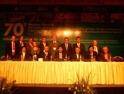 İZMIR TICARET BORSASı - Dünya Pamuk Üretimindeki Artış Tekstilciyi Sevindirdi