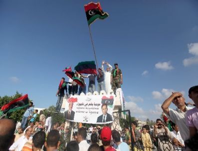 Erdoğan, Trablus`un Tacura Bölgesini Ziyaret Etti