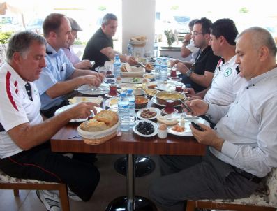 CENGIZ CINDEMIR - Giresunspor`da Akhisar Belediyespor Maçı Öncesi Moral Yemeği