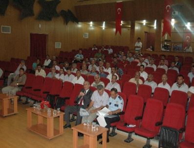 TUNÇBILEK - Polisten Servis Sürücülerine: Taşıdığınız Öğrenciyi Kendi Çocuğunuz Gibi Görün