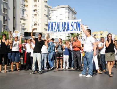 Profesörün Çarpıldığı Yolda Oturma Eylemi