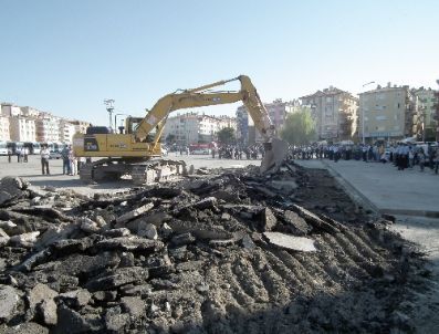 Sincan Pazarında Otopark Kazıları Polis Nezaretinde Başladı
