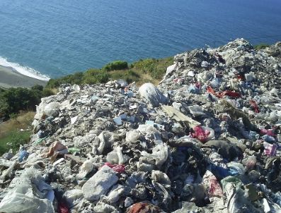 Tatil Beldesindeki Çöplük Sağlığı Tehdit Ediyor