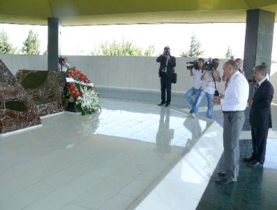 FATİN RÜŞTÜ ZORLU - Topbaş: Demokrasi Şehitlerinin Başlattığı Mücadele Devam Ediyor