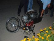 Yolcu Minibüsüne Çarpan Motosikletli Genç Ağır Yaralandı