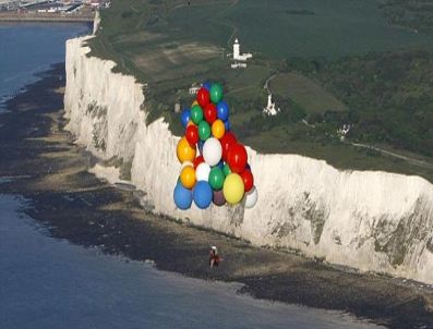 54 Balonla Alp Dağları'nı aştı