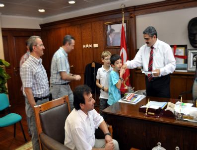 Başkan Alıcık, Vatandaşların Sorunlarını Tek Dinliyor