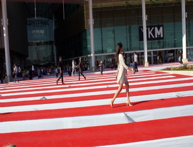 CEMİL İPEKÇİ - `Dünyanın En Uzun Podyumu` Guiness Rekorlar kitabı`na girdi