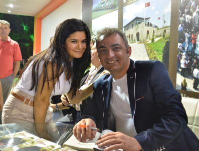 İzmir Fuarında Şiir Gecesi