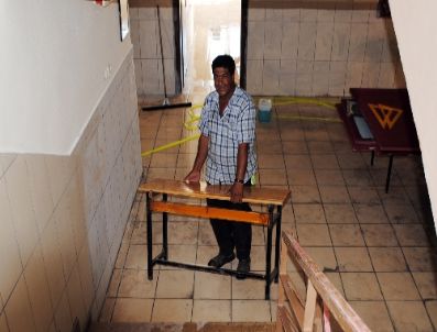 SEMA ECEVITOĞLU - Manavgat Belediyesi`nden, Okulların Temizliğine Destek