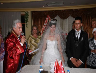 Nikahlarını Başkan Vekili Aldırmaz Kıydı, Şahitleri Vali Coş Oldu