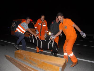 Yolcu Otobüsü Kamyona Çarptı: 1 Ölü, 18 Yaralı