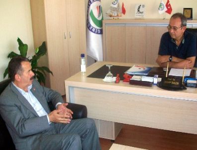 Chp`li Karaahmetoğlu, Tıp Fakültesi Dekanı Yalçın’ı Ziyaret Etti