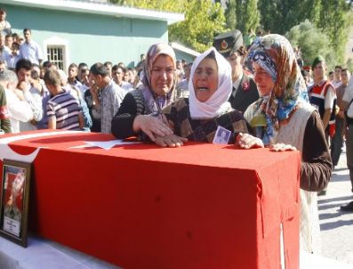 ALI RıZA ÇALıŞıR - Konyalı Şehit Er Aygör Son Yolculuğuna Uğurlandı