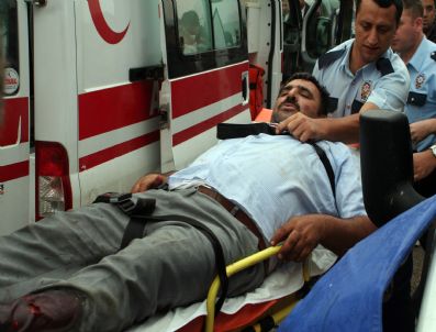 KADİR YILDIRIM - Minibüs İle Kamyon Çarpıştı: 1 Yaralı