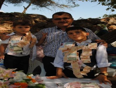 OYMAPıNAR - Sünnet Düğününde Takılan Paranın 500 Lirasını Somalili Çocuklara Gönderdi