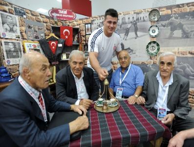 HAMZA YERLİKAYA - Türk Güreşinin 200 Yıllık Geçmişi Sergileniyor