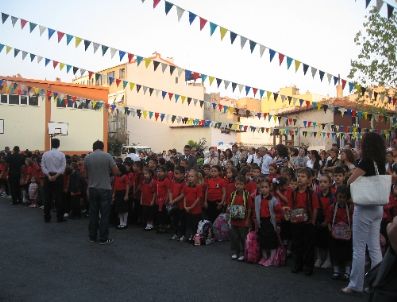 16 Milyon Öğrenci ve 700 Bin Öğretmen İçin Ders Zili Çaldı