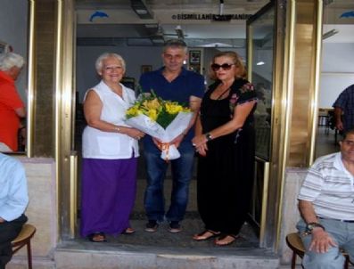 FILIZ ALI - Ayvalık Kahvehaneleri Kitaplıklarla Aydınlanıyor