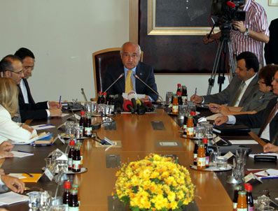 Cemil Çiçek'ten yani anayasa açıklaması