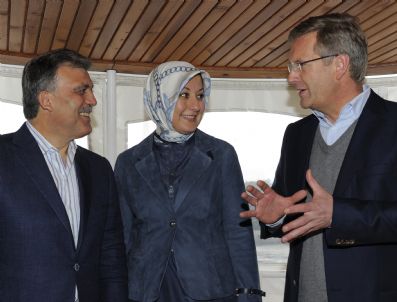 HAYRÜNNİSA GÜL - Cumhurbaşkanı Gül, Wansee Gölü'nde Tekne Gezisi Yaptı