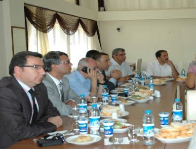 OSMAN HACıBEKTAŞOĞLU - Diyaliz Hastalarına Moral Yemeği