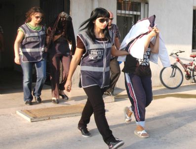 Fuhuş Zanlıları Adliyeye Sevk Edildi