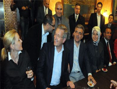 Gurbetçilerin cumhurbaşkanıyla çay keyfi