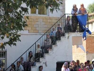 MUSTAFA MOROĞLU - İzmir`de Şimdi Köyler Daha Yakın