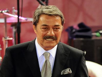 KADİR İNANIR - Kadir İnanır'a Hamam Böceği Şoku