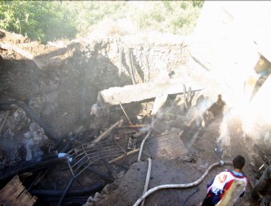 AZATLı - Kışlık Hazırlığı Yangınla Telef Oldu