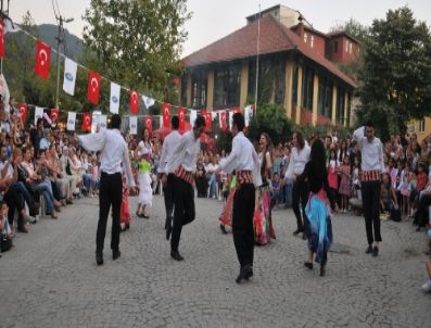 SENA KALELİ - Misi’de Şenlikte Yemeklek Yarıştı