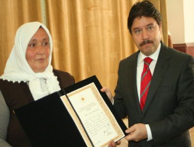 NECMI KURT - Şehidin Ailesine Övünç Madalyası