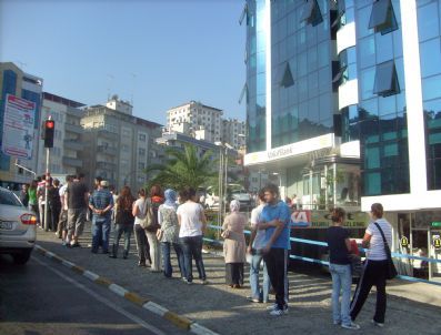 Üniversite Öğrencilerinin Harç Kuyruğu