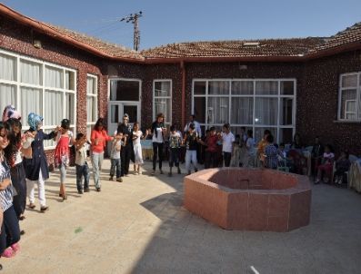 Yuvada Kalan Çocuklara Moral Verdiler