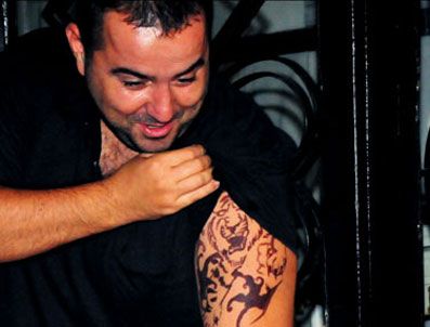 Ata Demirer, aslan kesildi