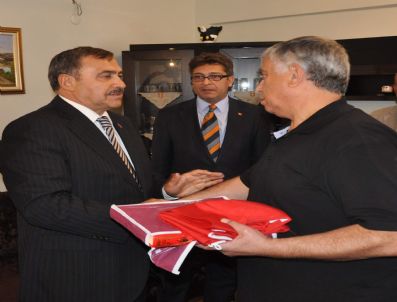 ALI CANDAN - Bakan Eroğlu Şehit Ailesini Ziyaret Etti