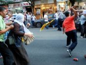 Dünya Barış Günü'nde taşlı sopalı kavga